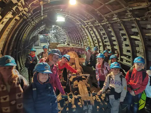 Zdjęcie uczniów podczas wycieczki do kopalni