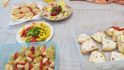 Zdjęcia z  akcji przygotowywania zdrowego śniadania